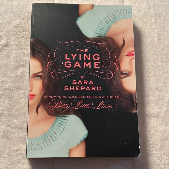 🐸2/$10🐸 the Lying game by sara shepard - Picture 1 of 5